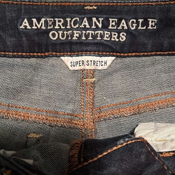 American Eagle Women's Blue Five Pocket Denim Shortie Cut Off Shorts Size 2 - Picture 6 of 7